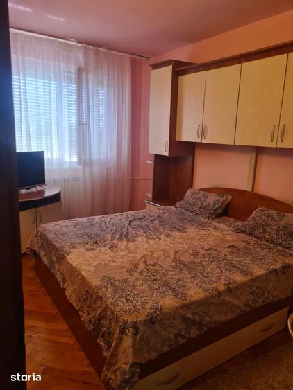 Apartament cu 3 camere, mobilat în Cantemir