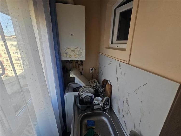 Garsonieră decomandată, mobilată în Micro IV