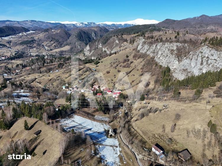 Teren de 4219 mp, în Dâmbovicioara
