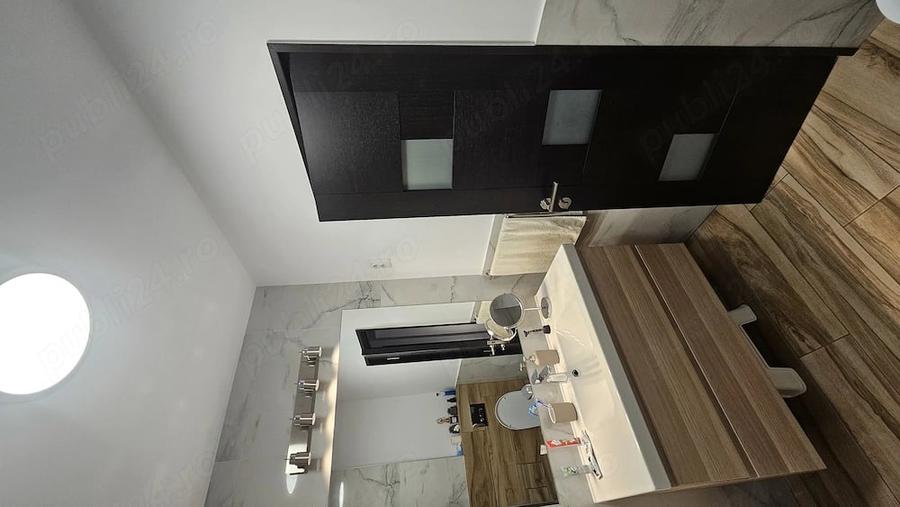Apartament cu 4 camere decomandat în Central