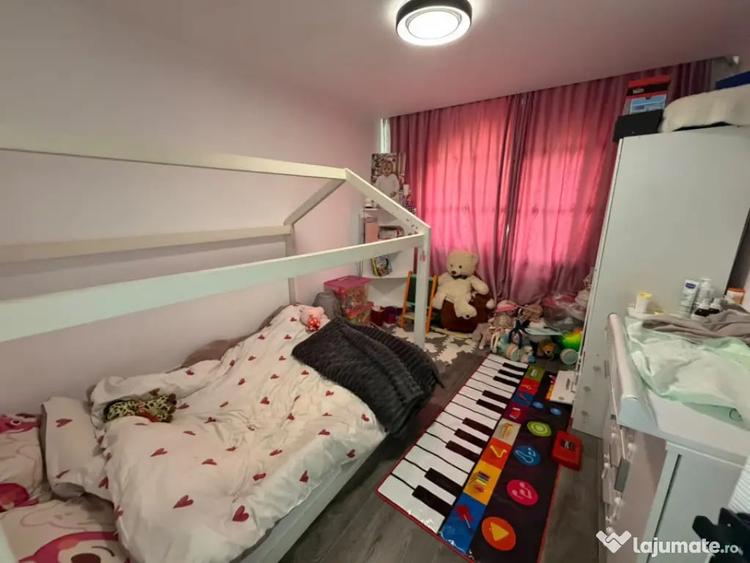 Apartament cu 3 camere decomandat în Central