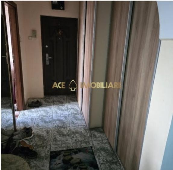 Apartament cu 3 camere decomandat, mobilat în Ozana