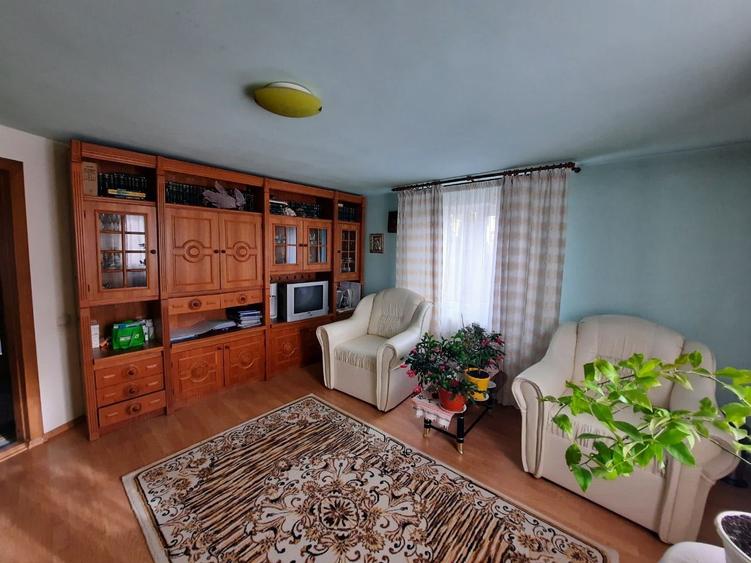 Casă cu 4 camere cu Garaj în Alexandru cel Bun