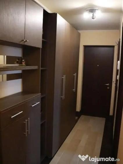 Apartament cu 4 camere semidecomandat în Podgoria