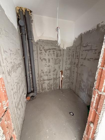 Apartament cu 3 camere semidecomandat în Aviației