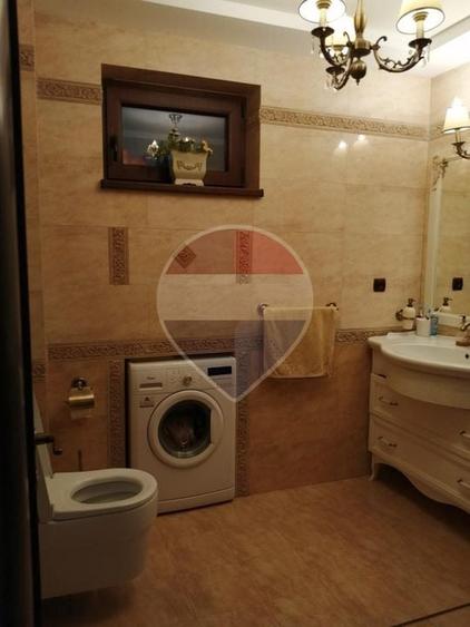 Casă individuală cu 9 camere cu Teren 1365 Mp în Valea Doftanei