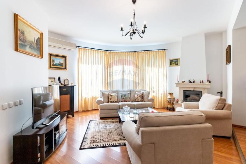 Casă individuală cu 5 camere cu Teren 801 Mp în Tamași