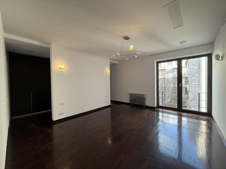 Apartament cu 4 camere decomandat în Dorobanți