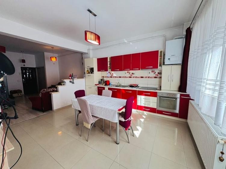 Apartament cu 3 camere nedecomandat în Turnișor