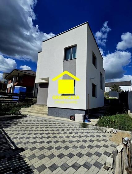 Casă individuală cu 4 camere cu Canalizare în Dezmir