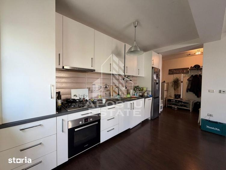 Apartament cu 3 camere semidecomandat, mobilat în Blașcovici
