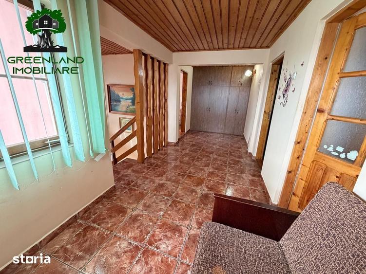 Casă cu 4 camere cu Teren 150 Mp în Podul de Fier