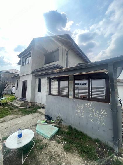 Casă cu 5 camere cu Teren 250 Mp în Central