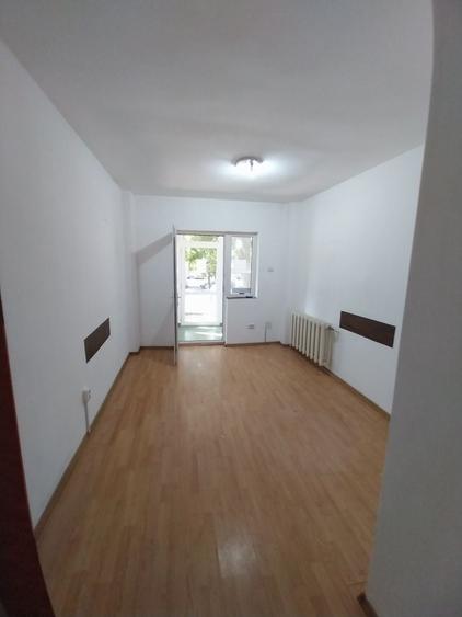 Spațiu comercial, de 90 mp, în Amara
