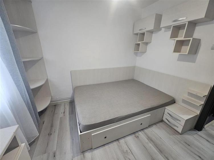 Apartament cu 2 camere semidecomandat, mobilat în Florilor