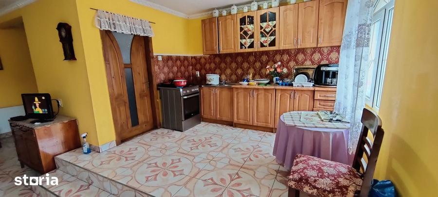 Casă cu 5 camere cu Teren 2000 Mp în Central
