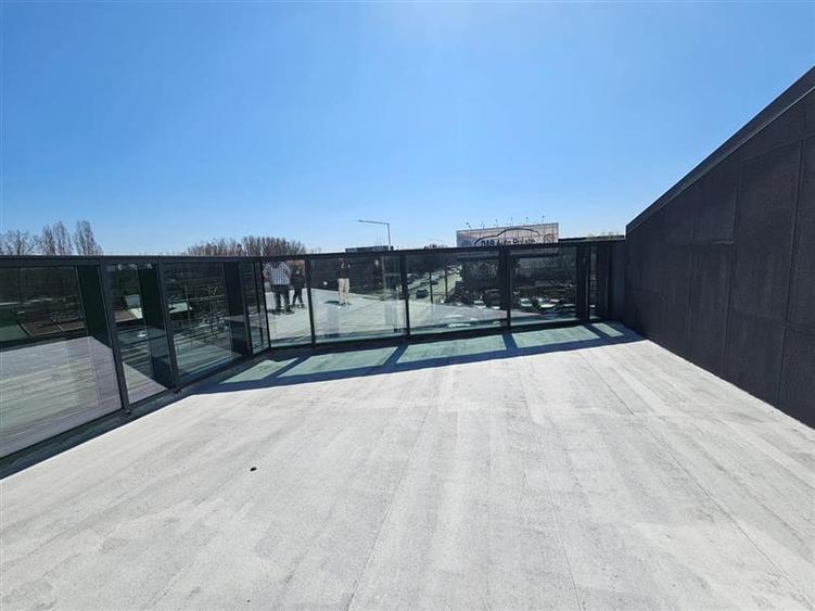 Birou, de 750 mp, în Central