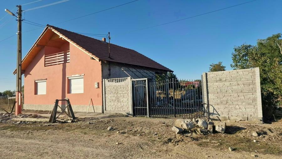 Casă cu 2 camere în Boiu