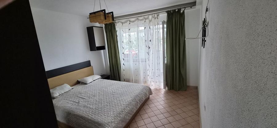 Apartament cu 3 camere semidecomandat în Crâng