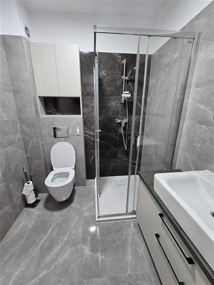 Apartament cu 3 camere decomandat, mobilat în Tractorul
