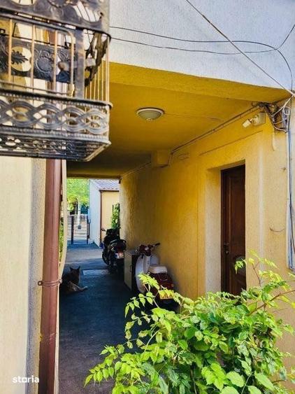 Casă cu 9 camere cu Teren 365 Mp în 13 Septembrie