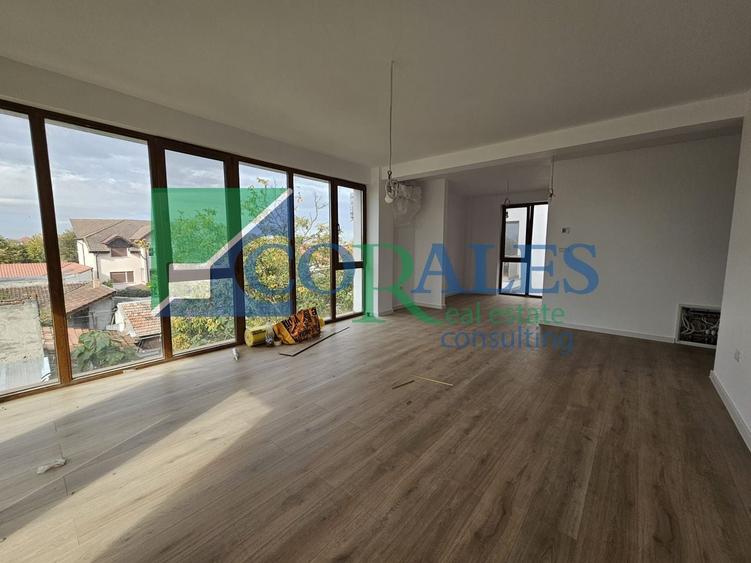 Apartament cu 3 camere decomandat în Girocului