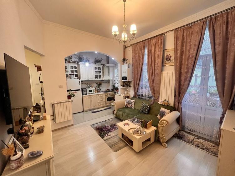 Apartament cu 3 camere decomandat în Universitate