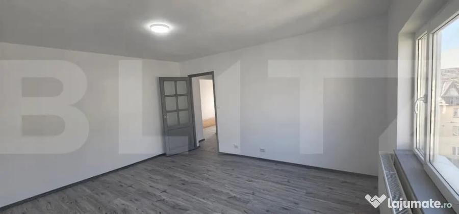 Apartament cu 3 camere decomandat în Semicentral