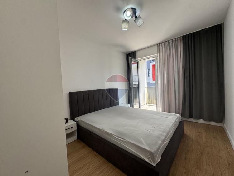 Apartament cu 2 camere semidecomandat, mobilat în Florești