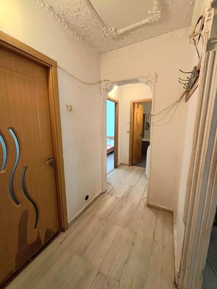 Apartament cu 3 camere decomandat în Prundu