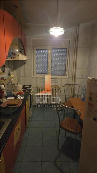 Apartament 2 camere decomandat, an 1981, vis-a-vis de Parcul Circului - 2