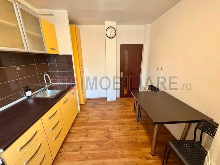 Apartament cu 3 camere decomandat în P-ța Gorjului