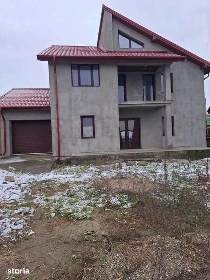 Casă cu 6 camere cu Teren 517 Mp în Central
