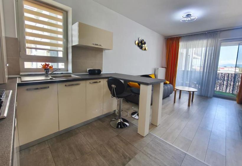 Apartament cu 2 camere decomandat, mobilat în Tractorul