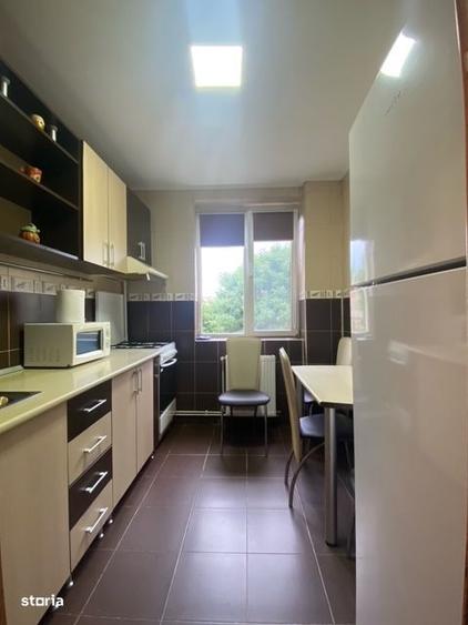 Apartament cu 2 camere semidecomandat, mobilat în Craiovei