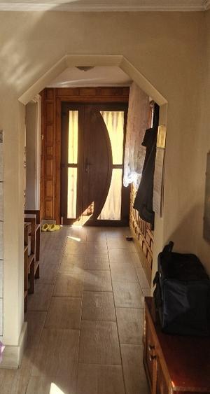 Casă individuală cu 5 camere cu Teren 2311 Mp în Leordina