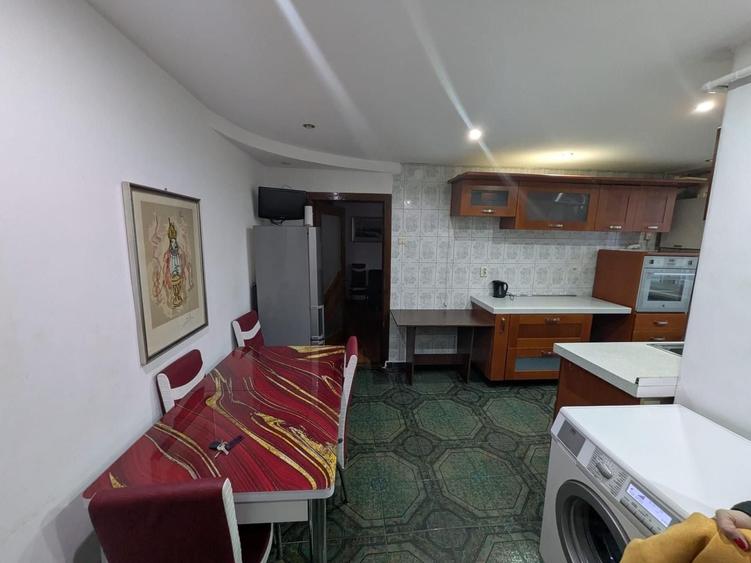Apartament cu 2 camere decomandat în Precista