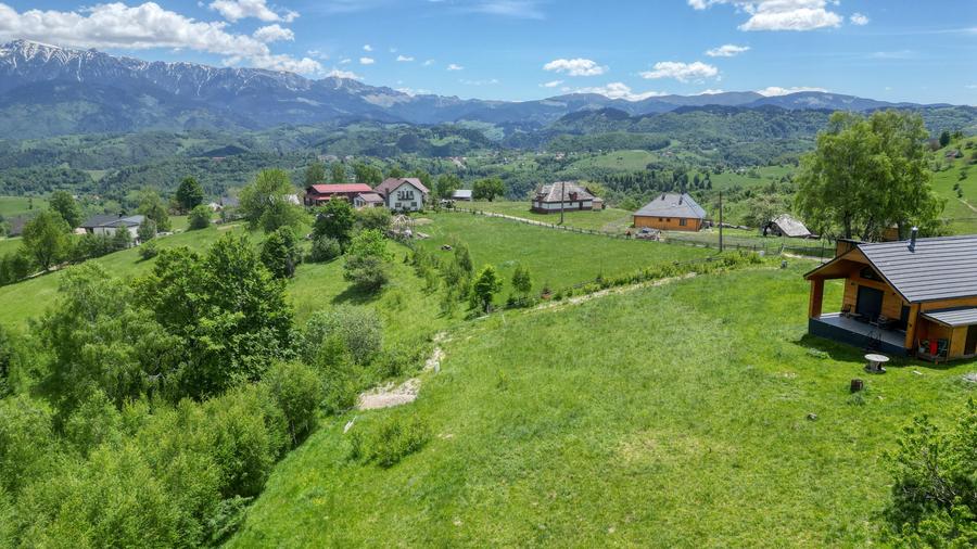 Teren Construcții intravilan de 1400 mp, în Moieciu