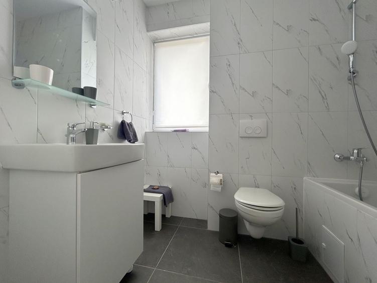 Apartament cu 3 camere decomandat, mobilat în Lipovei