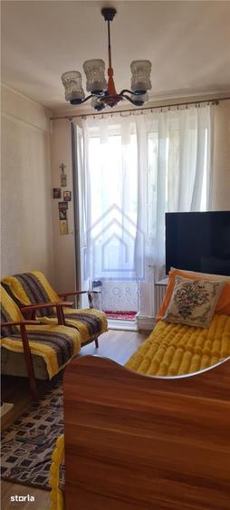 Apartament cu 3 camere semidecomandat în Central