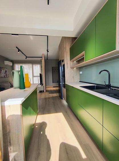 Apartament cu 3 camere semidecomandat, mobilat în 1 Mai
