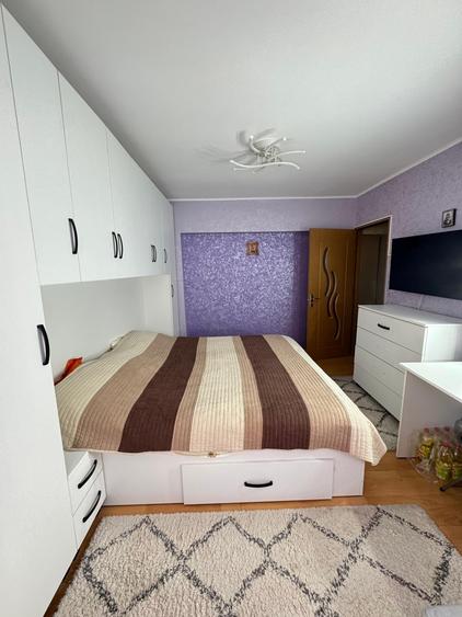 Apartament cu 4 camere decomandat în Dacia