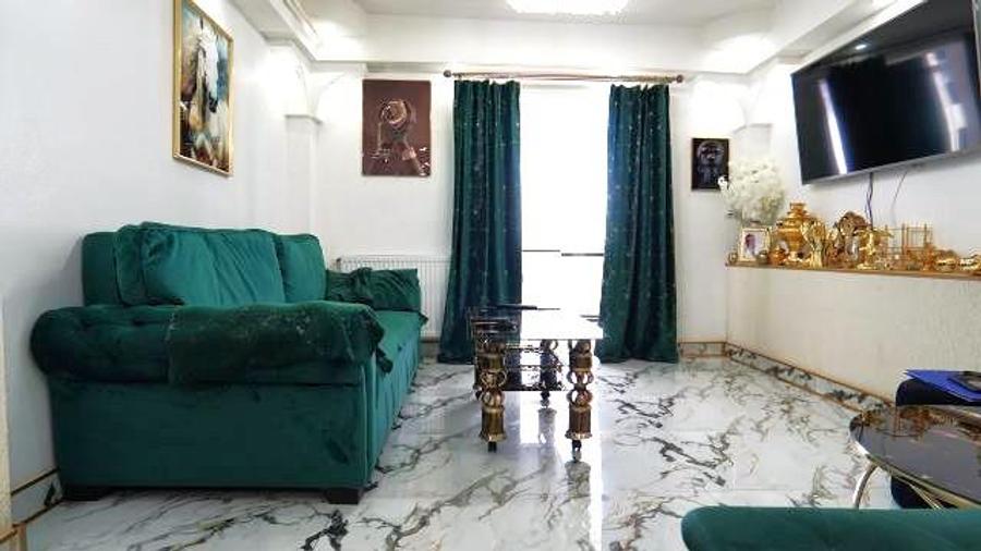 Apartament cu 3 camere decomandat în Micro 11