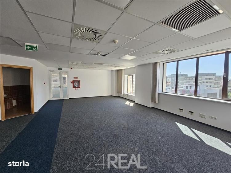 Spațiu comercial, de 821 mp, în Universitate