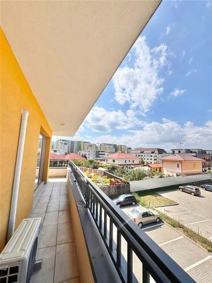 Apartament cu 2 camere decomandat în Tractorul