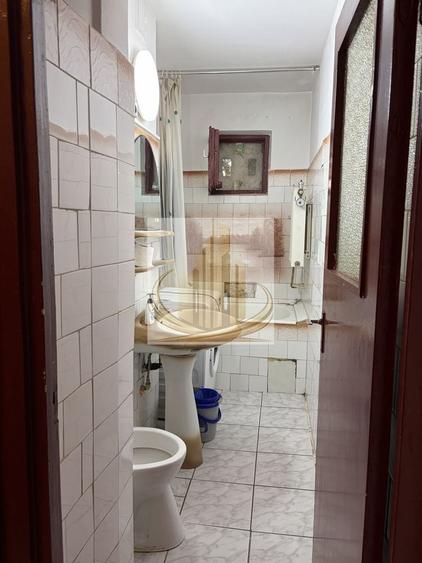 Apartament cu 3 camere semidecomandat, mobilat în Cetății
