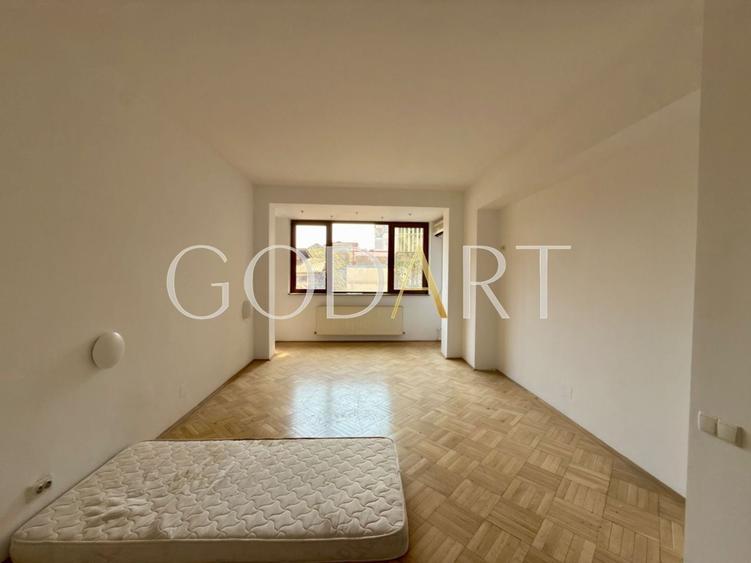 Apartament cu 3 camere decomandat în Aviatorilor