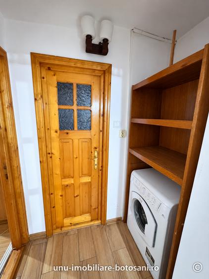 Apartament cu 3 camere decomandat în Sud-Vest