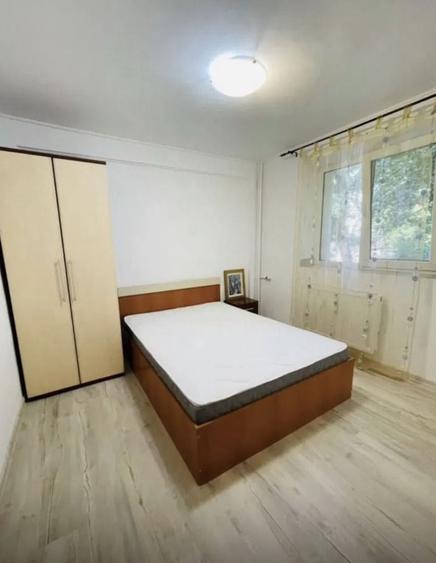 Apartament cu 3 camere decomandat, mobilat în Lacul Tei