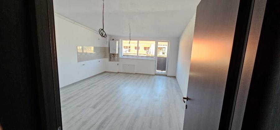 Apartament cu 2 camere semidecomandat în Sânpetru